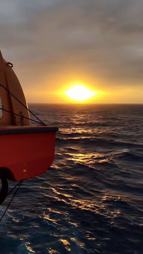 2021年倒數(shù)第二天 從航空國際貨運視角見證海上最美日出